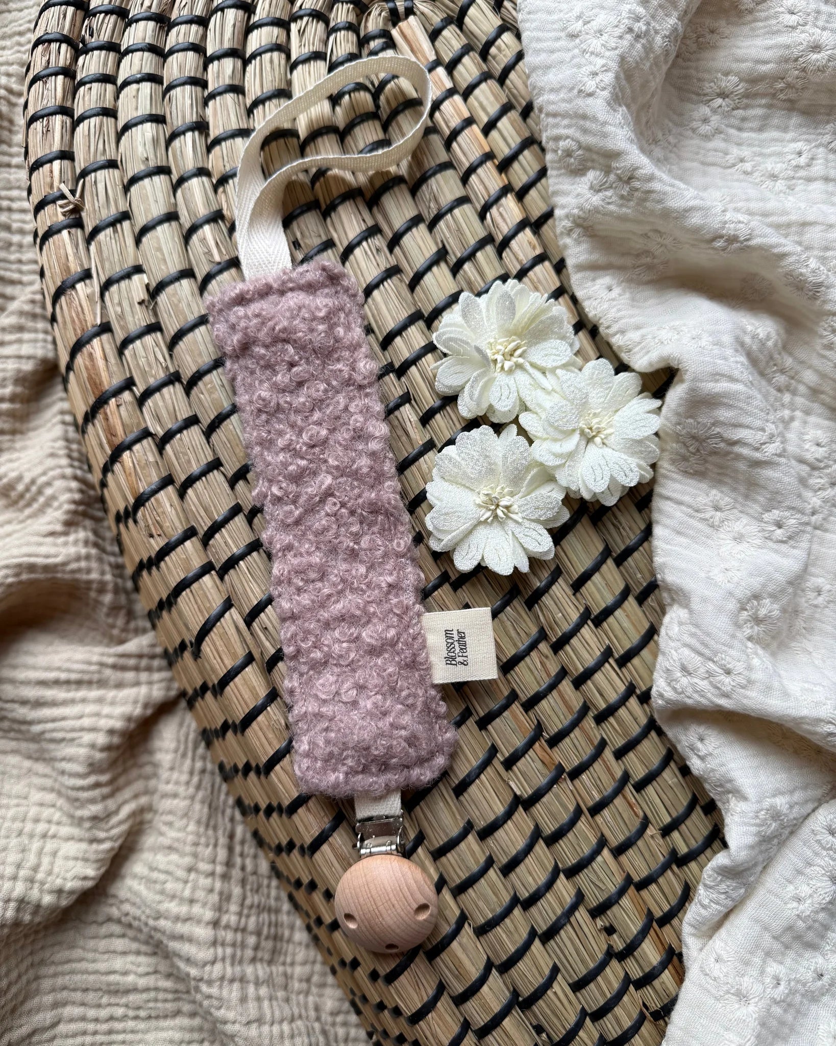 Speenkoord Teddy | Oudroze . Op voorraad afbeelding 1 - Blossom & Feather