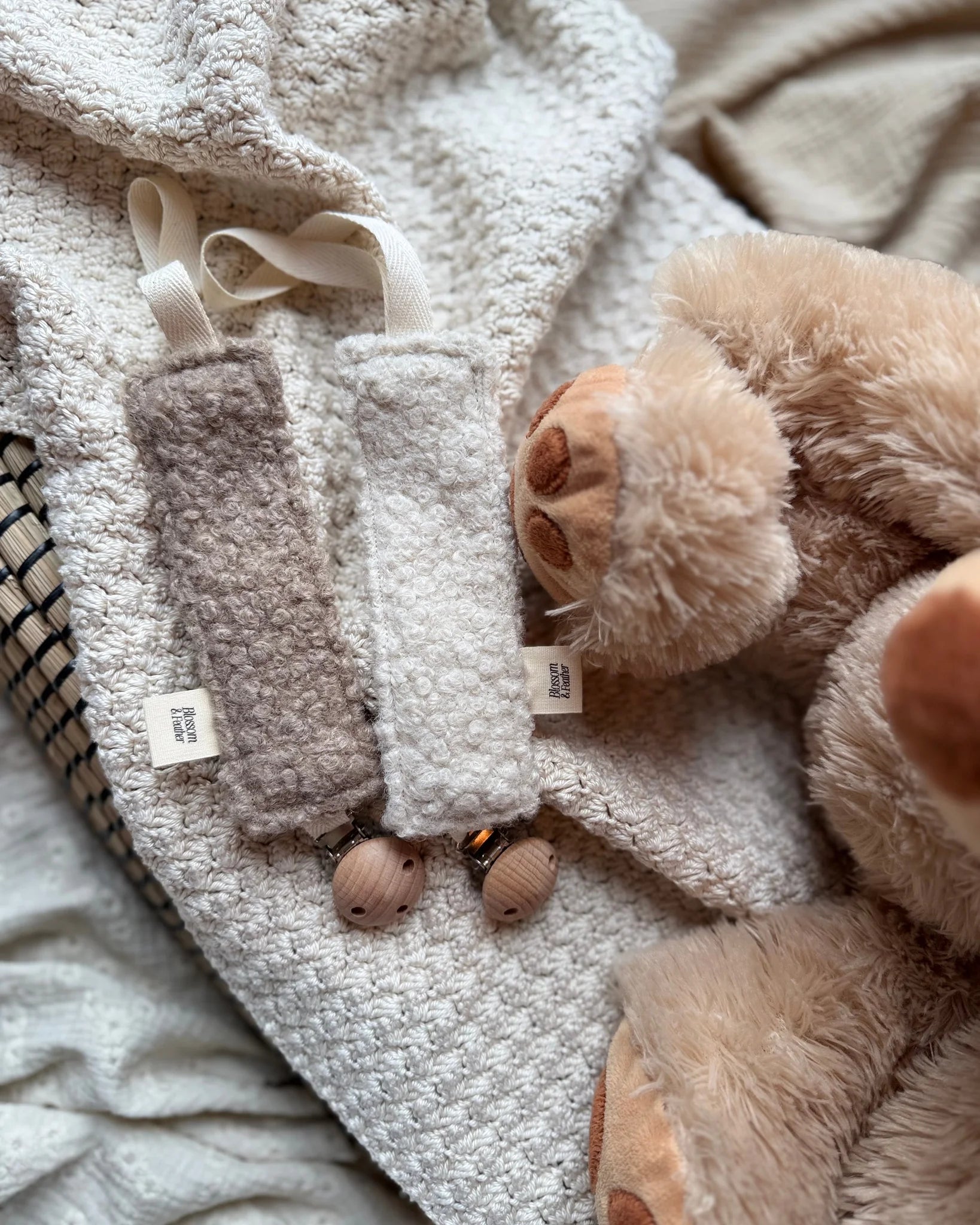Speenkoord Teddy | Taupe of Cr�me . Op voorraad afbeelding 2 - Blossom & Feather