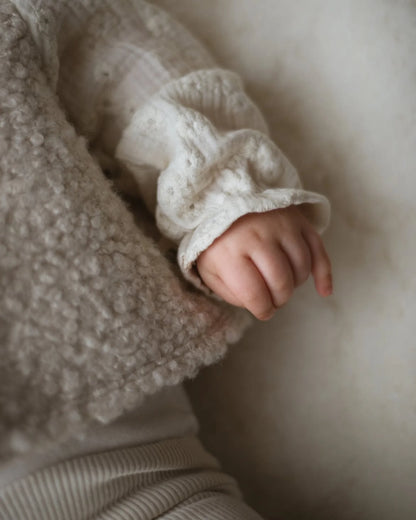 Teddy Gilet | Broderie | Ecru afbeelding 2 - Blossom & Feather