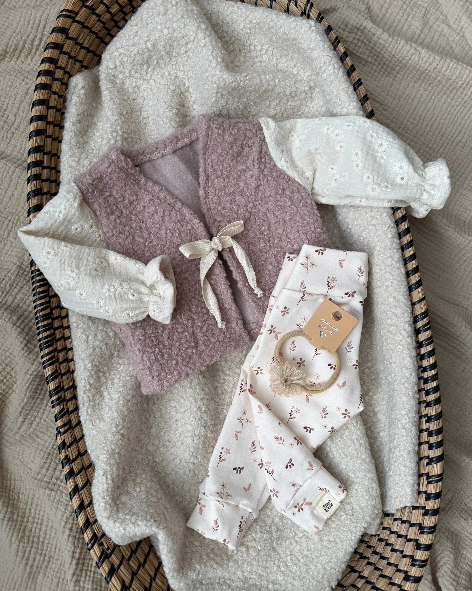 Teddy gilet | Broderie | Oudroze afbeelding 4 - Blossom & Feather