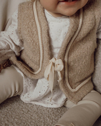 Teddy gilet | Licht beige | Visgraat afbeelding 2 - Blossom & Feather