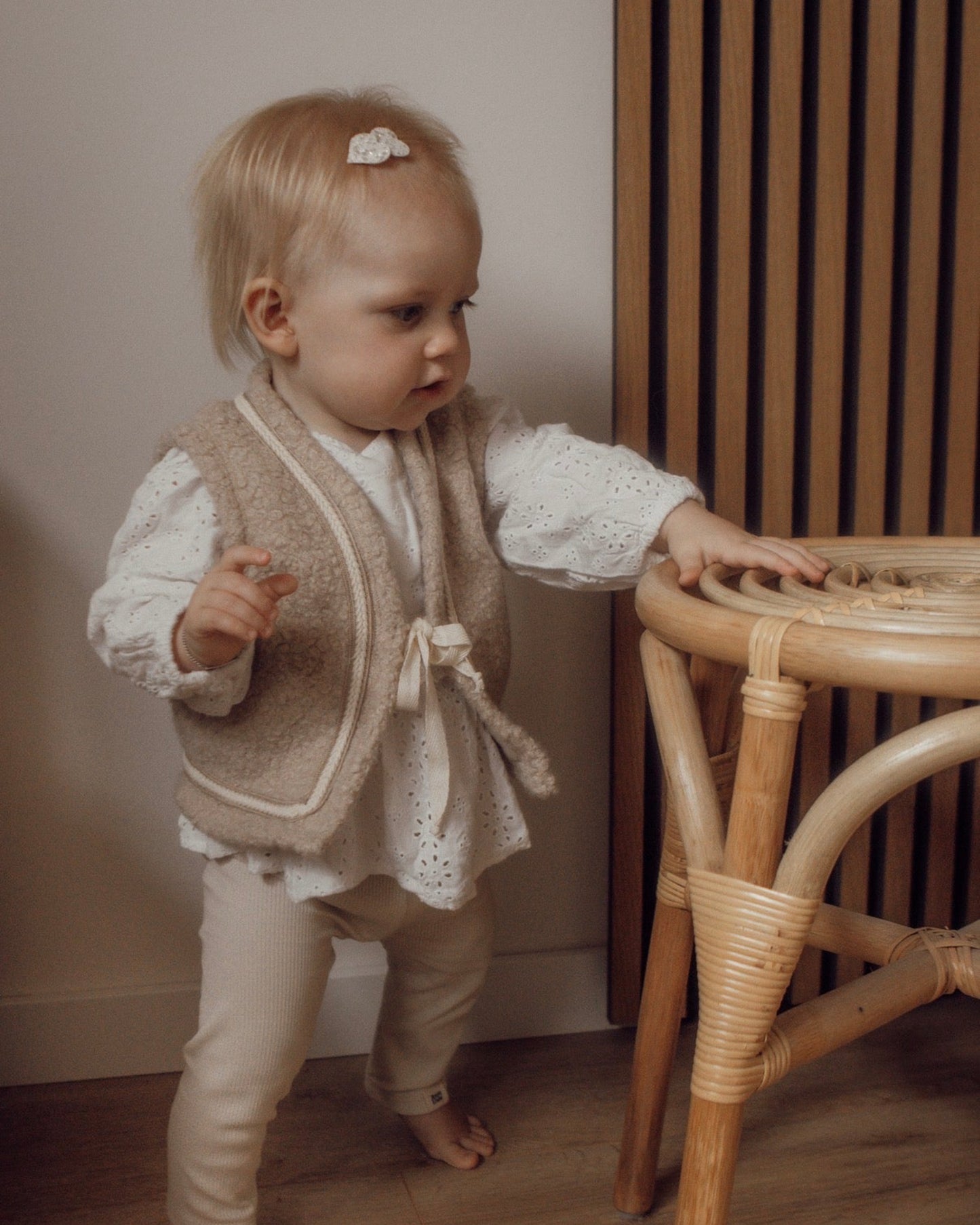 Teddy gilet | Licht beige | Visgraat afbeelding 3 - Blossom & Feather