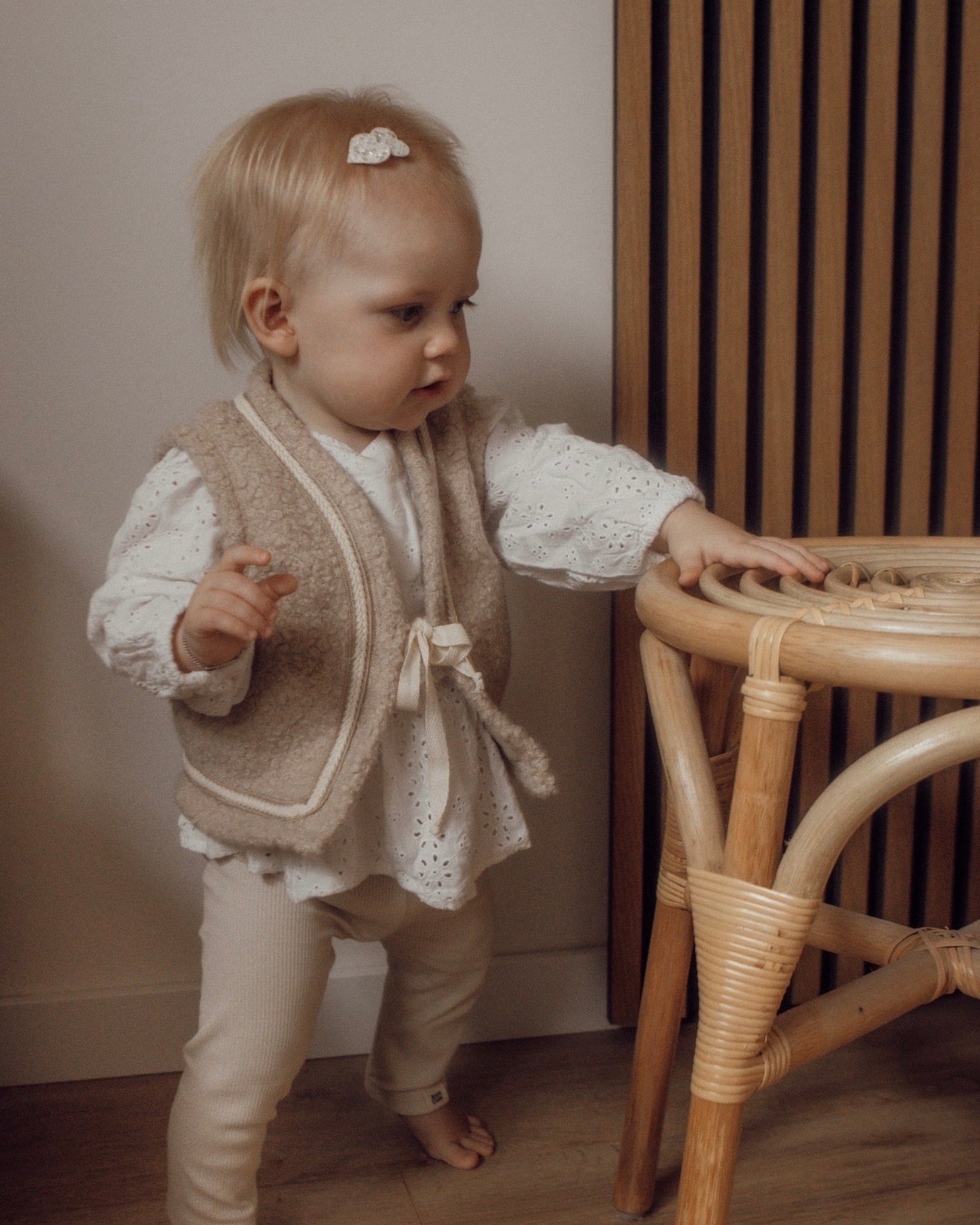 Teddy gilet | Licht beige | Visgraat afbeelding 3 - Blossom & Feather