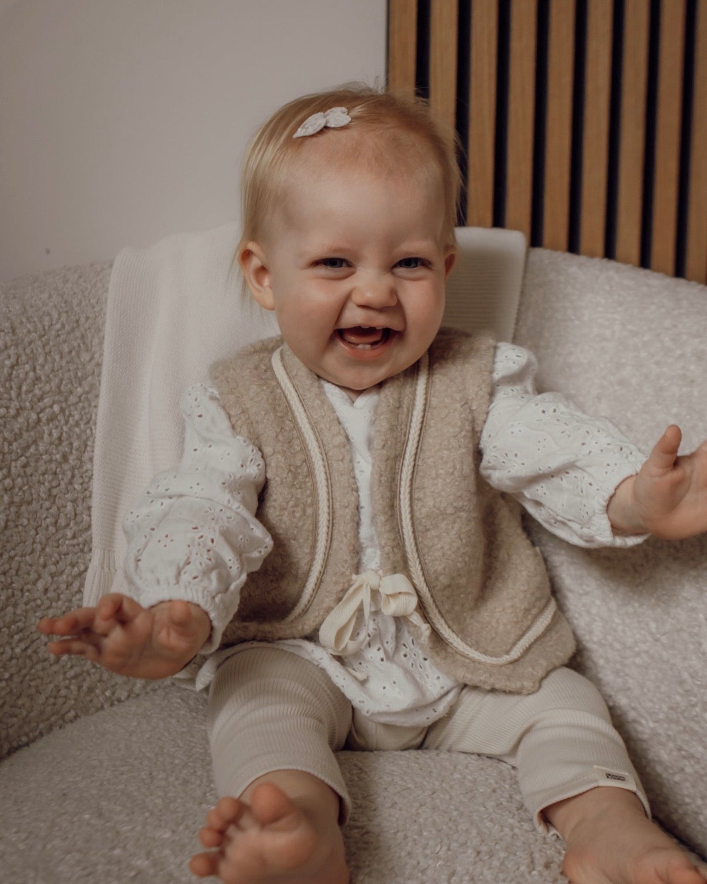 Teddy gilet | Licht beige | Visgraat afbeelding 4 - Blossom & Feather