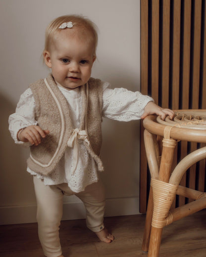 Teddy gilet | Licht beige | Visgraat afbeelding 7 - Blossom & Feather