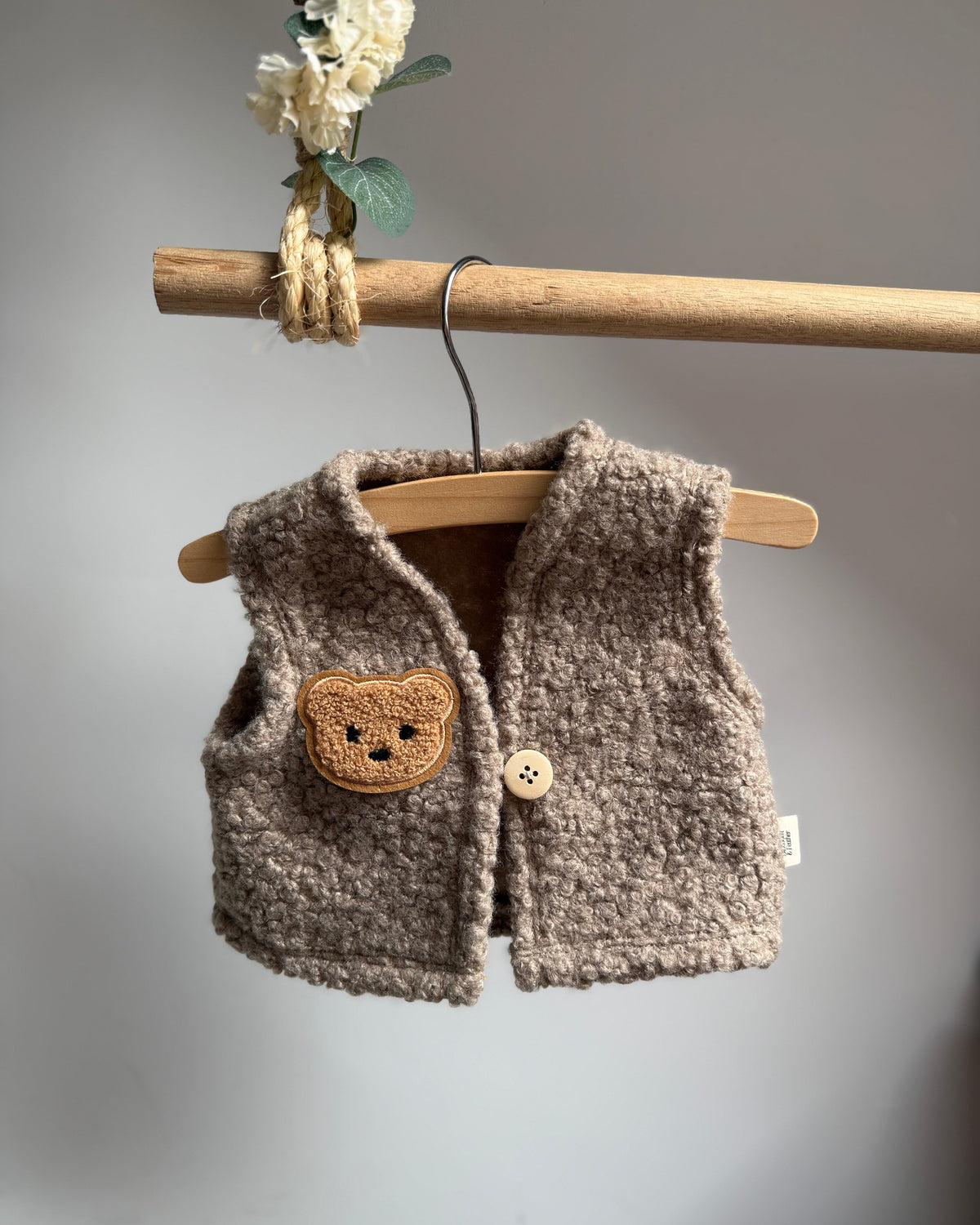 Teddy gilet | Taupe | Bear image 1 - Blossom & Feather