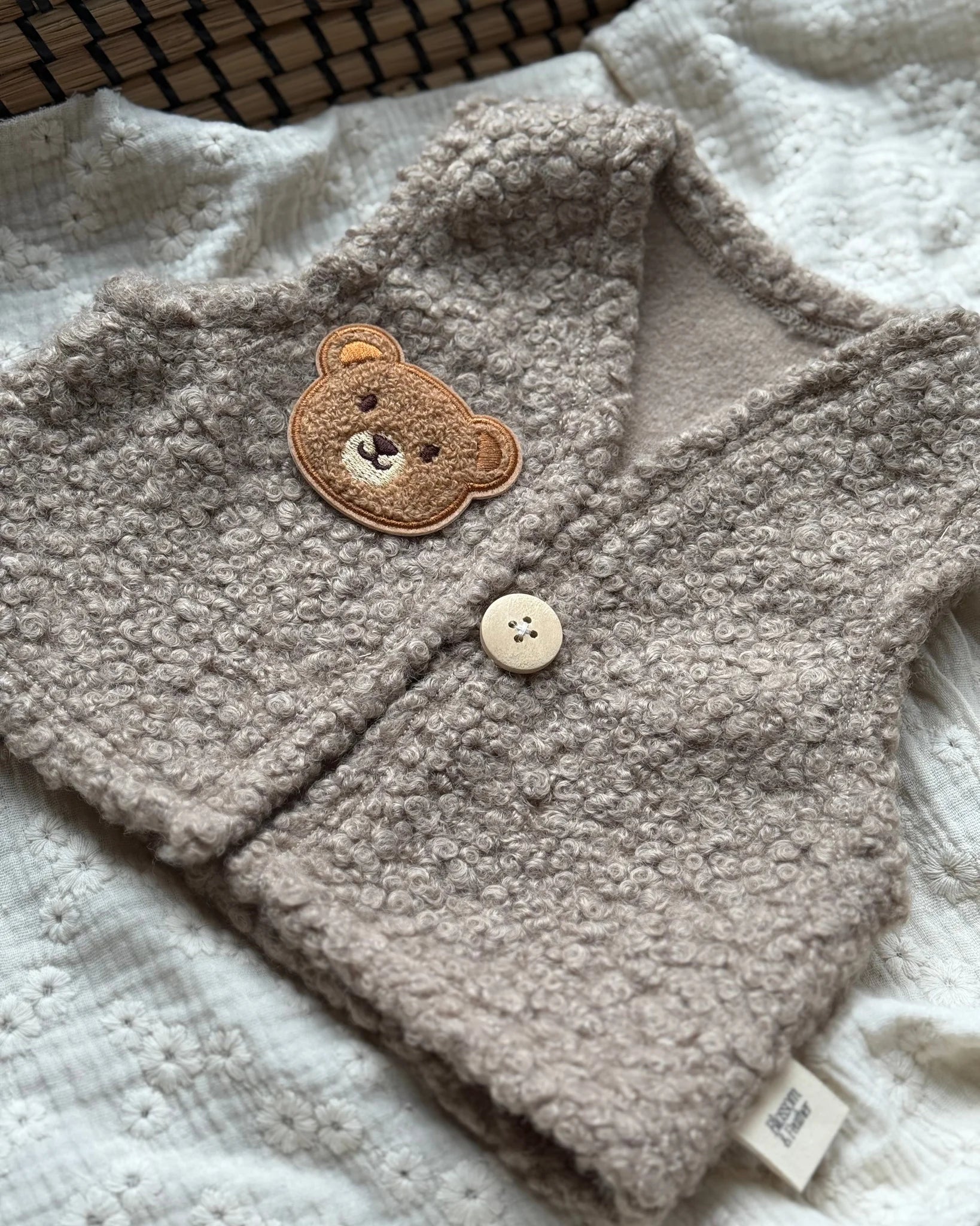Teddy gilet | Taupe | Beertje afbeelding 2 - Blossom & Feather
