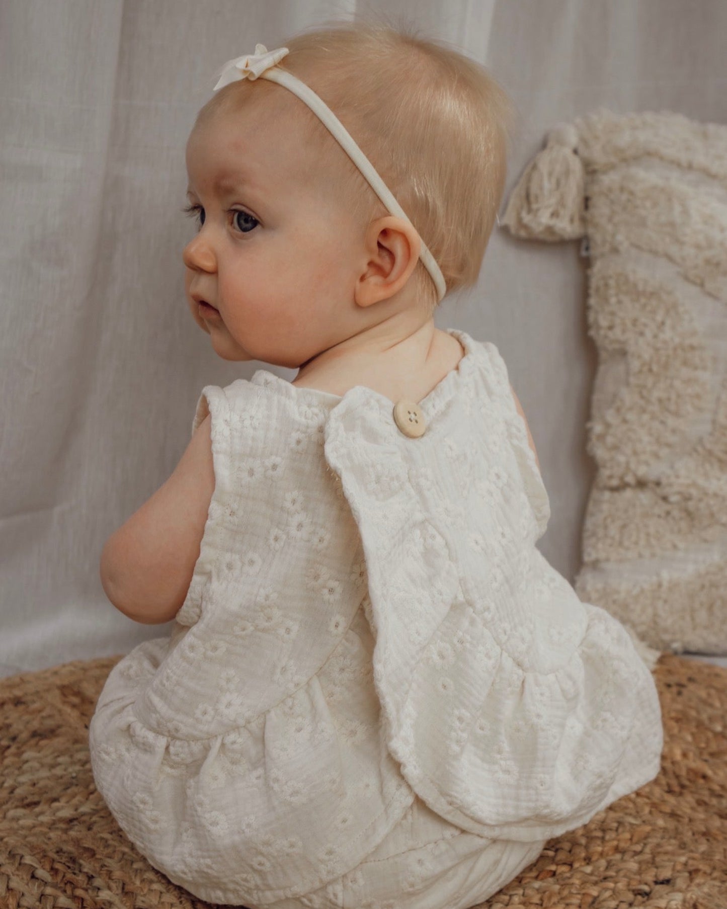 Top met ruffle | Broderie | Ecru afbeelding 1 - Blossom & Feather