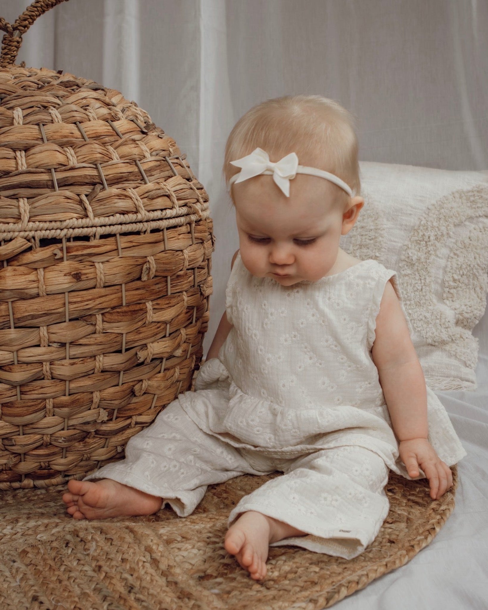 Top met ruffle | Broderie | Ecru afbeelding 2 - Blossom & Feather