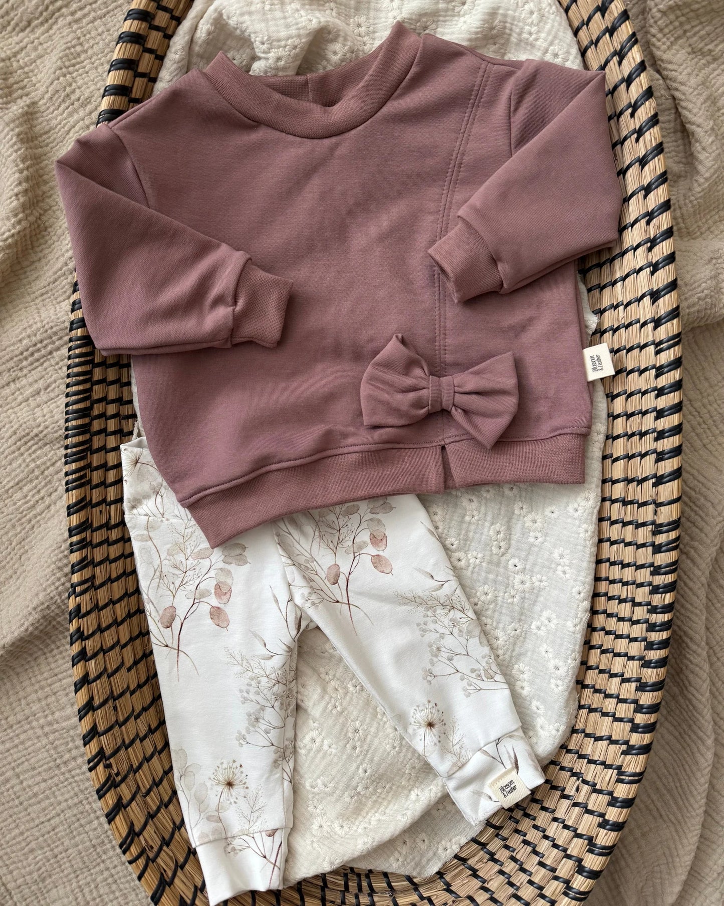 Trui met strik | Mauve afbeelding 3 - Blossom & Feather