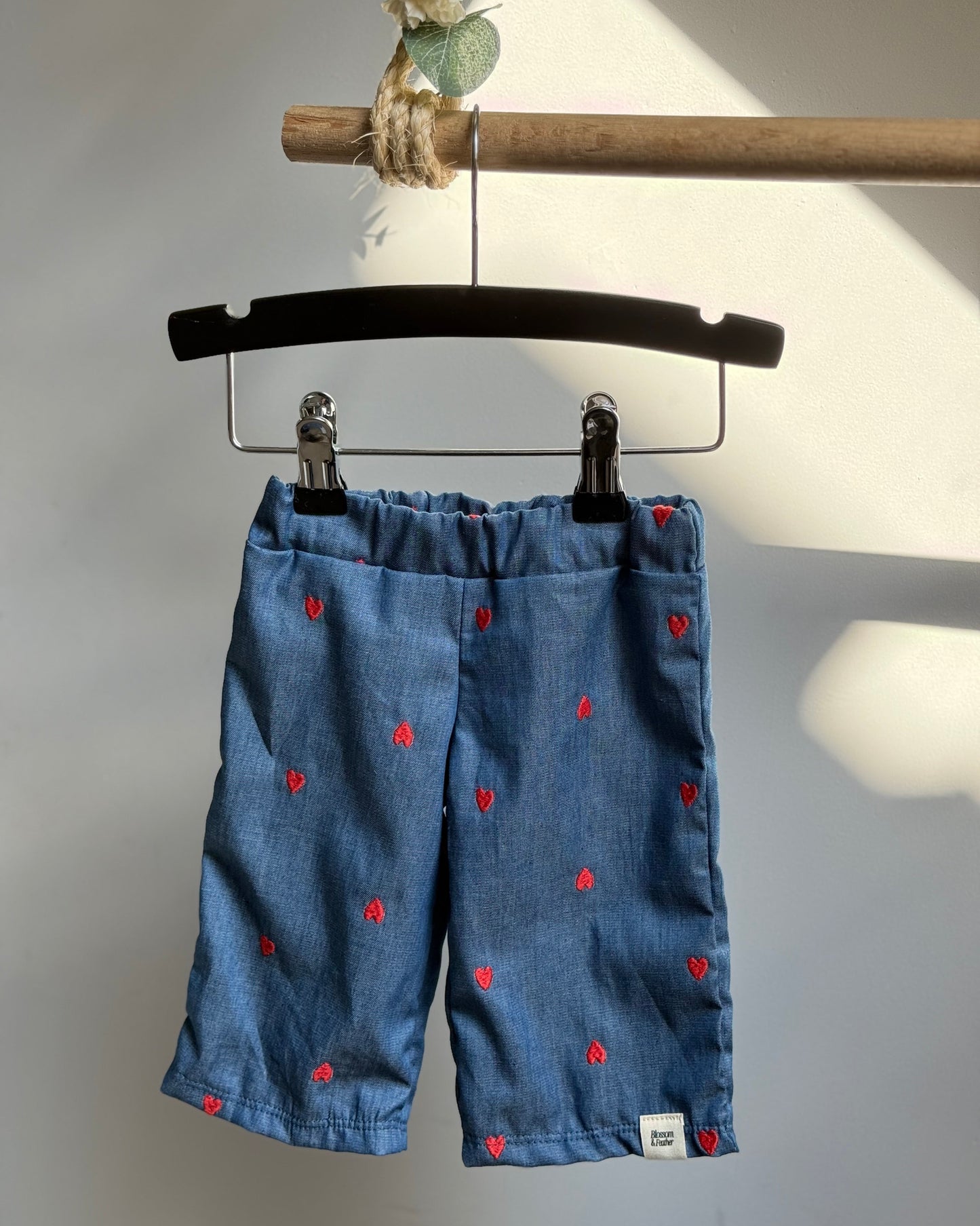 Wide leg | Geborduurde hartjes afbeelding 1 - Blossom & Feather