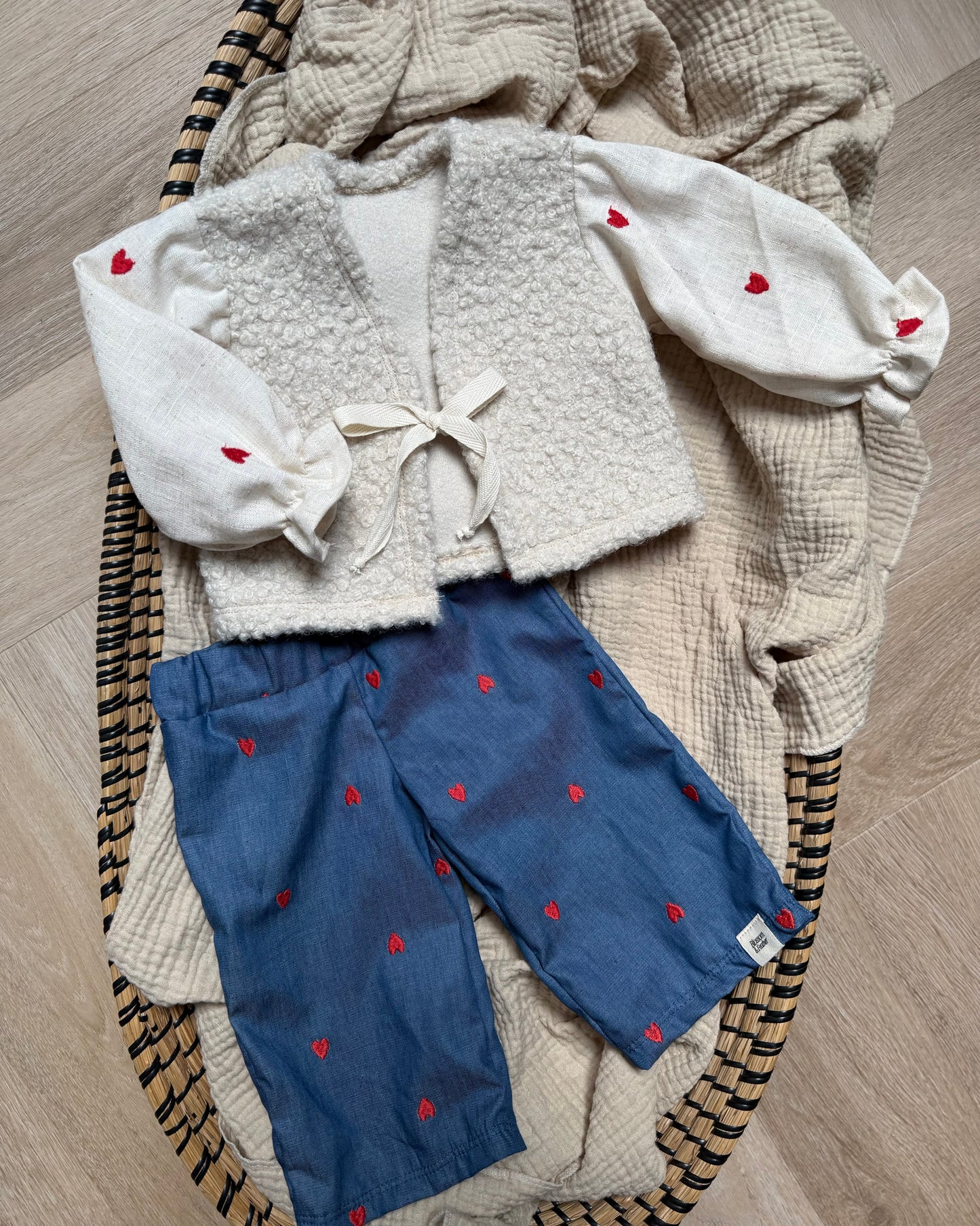 Wide leg | Geborduurde hartjes afbeelding 3 - Blossom & Feather