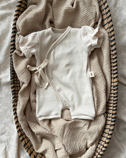 Zomer pakje | Crème | Broderie pofmouwtjes afbeelding 2 - Blossom & Feather